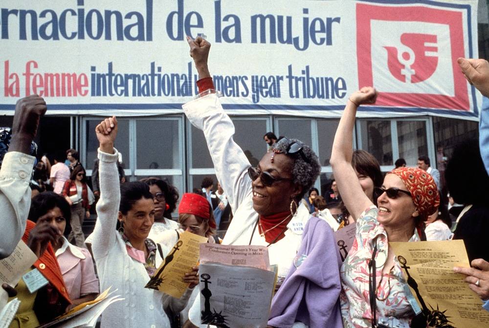 Bildet viser en demonstrasjon for kvinners rettigheter i Mexico by i 1975. FN gjorde 1975 til det internasjonale kvinneåret, og 8. mars ble da den internasjonale kvinnedagen. Foto: UN photo/B Lane.